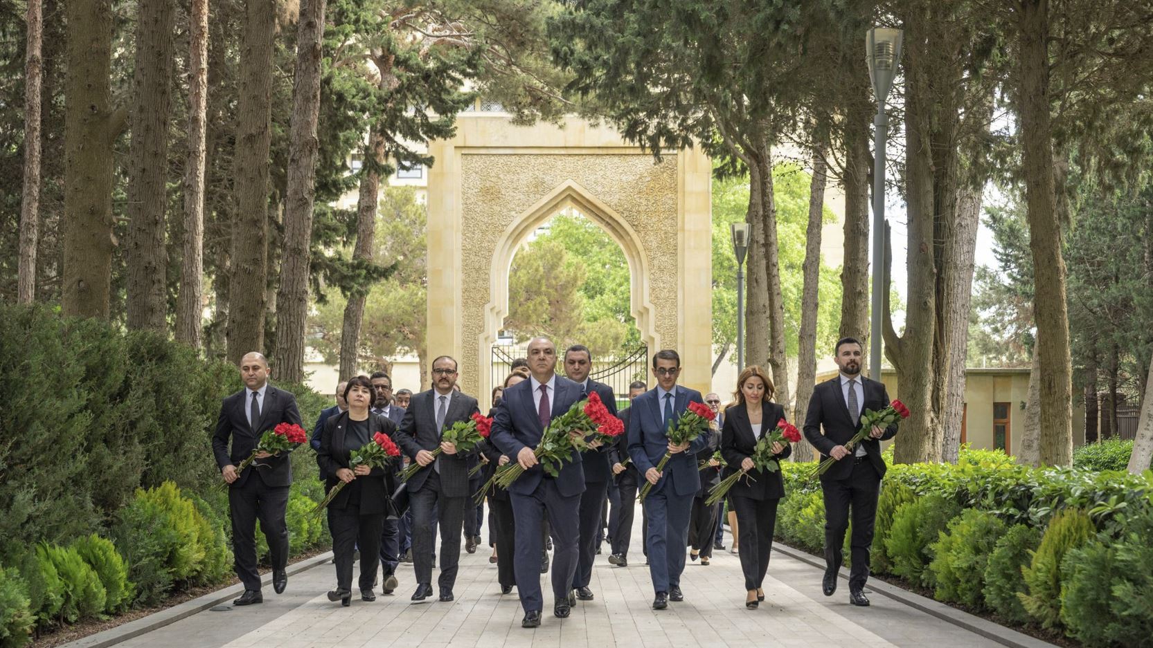 GL Group management pays tribute to Heydar Aliyev